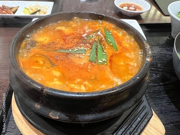 Obraz 美味しそうな韓国料理のスンドゥブチゲ