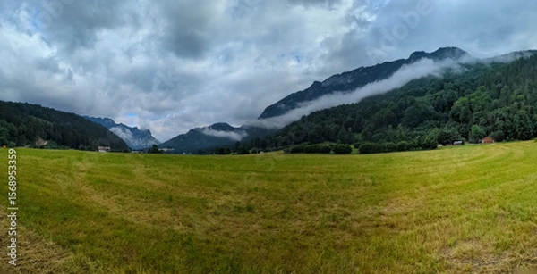 Fototapeta Nebel in den Bergen schlafende Hexe in Berchtesgarden Alpen