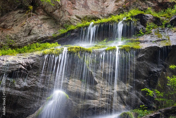 Fototapeta Wildwasser, Wasserfall, Klam in den Alpen.  