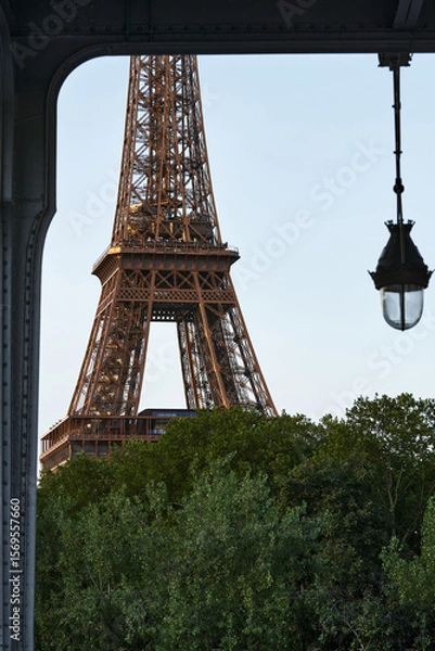Obraz Paris Through the Arches: Iconic Eiffel Tower from Bir-Hakeim