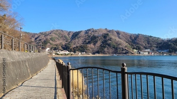 Obraz 湖畔を散歩