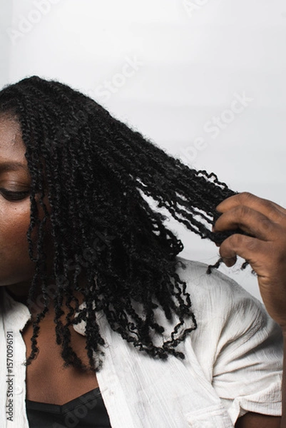 Obraz micro twists protective style on 4c afro hair,frizzy mini twists on curly hair, long micro twists with curly ends