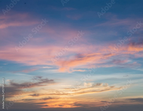 Fototapeta Serene Sunset Sky with Pastel Colors and Soft Cloud Formations