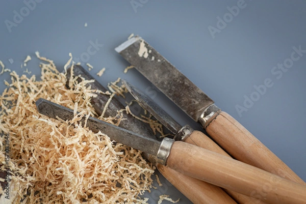 Obraz Shavings and wooden mallet on gray background