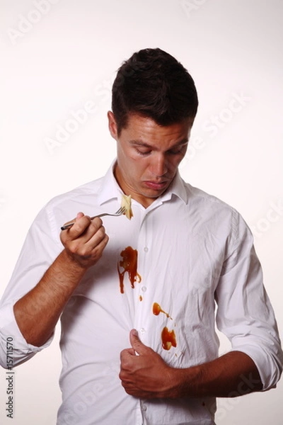 Obraz Mann kleckert beim Essen