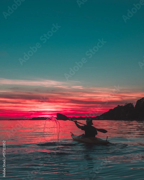 Obraz kayaking during sunset with water splash