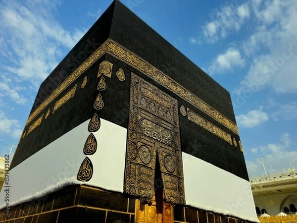 Obraz The Kaaba in Ihram Kiswa which is white clothing, in the grand mosque in Makkah, the direction of praying Qibla, Tawaf done around it by pilgrims in Hajj Umrah