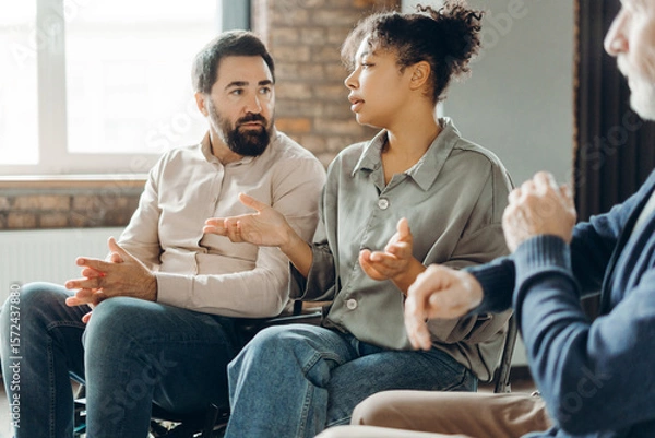 Obraz Patients discussing problems with counselor during psychotherapy session