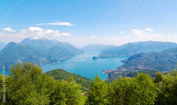 Obraz Lago di Como (IT) - Vista aerea panoramica del centro lago verso sud 