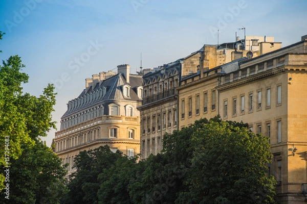 Fototapeta Typical Bordeaux architecture in the centre of Bordeaux, France.