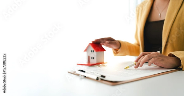Fototapeta Real estate agent buys houses and land, delivers keys and house to customers after agreeing to sign a contract to buy a house and sign a loan contract, talks with real estate agents.