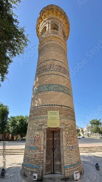 Fototapeta Famous minaret next to the mosque in Bukhara, Uzbekistan