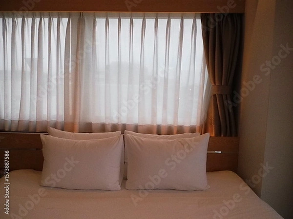 Obraz 部屋の中で、暮れていく時を過ごす日