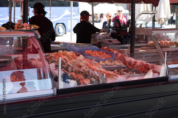 Obraz BERGEN MARKET SQUARE, NORWAY - MAY 27, 2017: Grocery stores that sell their goods to tourists a nice summer day in May.