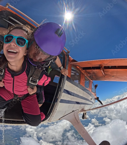 Obraz A tandem skydive into the clouds	