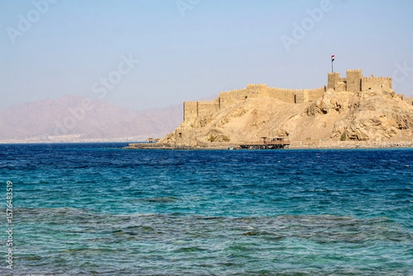 Obraz Seascape with ancient castle of Salah ad-Din on Faroun Island in Gulf of Aqaba in Red Sea. Old fortress of Sultan Salah ad-Din in Taba, travel around Sinai Peninsula. Egypt