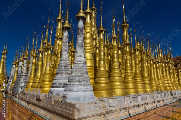 Obraz Shwe Indein Pagoda, Inle lake, Myanmar