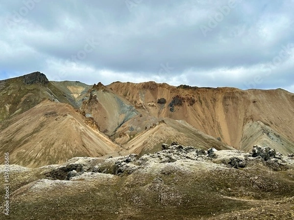 Obraz Hiking in Landmannalaugar, Iceland with snow capped mountains