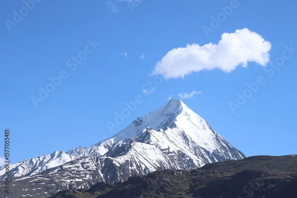 Obraz snow covered mountain peaks