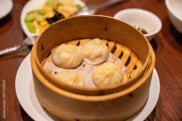 Obraz 熱々小籠包、至福の時熱々熱々！焼き小籠包熱々！絶品小籠包！湯気の小籠包