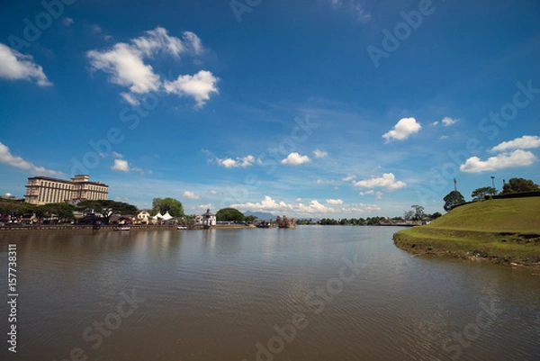 Fototapeta Kuching, capital of state of Sarawak, is a diverse city of old colonial and modern buildings with Sarawak River waterfront in the middle.