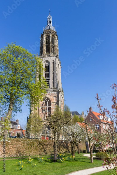 Fototapeta Walking path at he historic Cunerakerk church in Rhenen, Netherlands