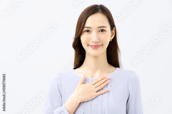 Obraz 手を胸に当てる女性　真心