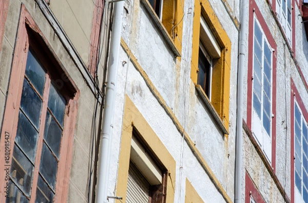 Obraz Historic European architecture featuring aged walls and vibrant window frames; urban atmosphere with weathered textures and authentic details for design projects.