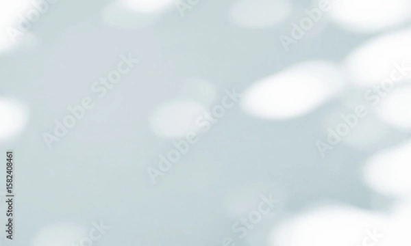 Obraz 木漏れ日が差し込むグレーの背景