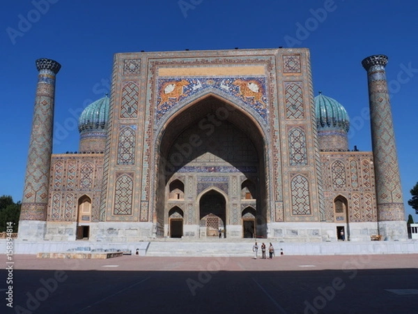 Obraz Front view Sher Dor Madrasah in Samarkand