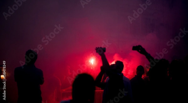 Obraz Tifosi di calcio in mezzo ai fumogeni 