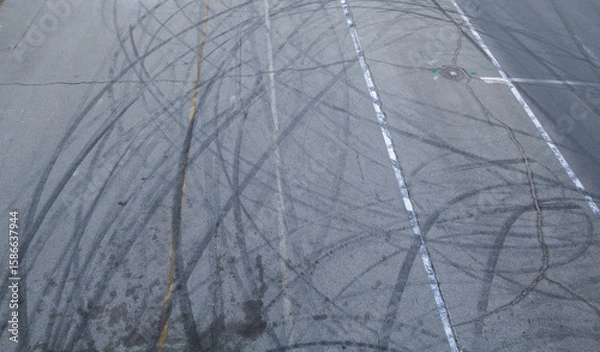Fototapeta Dynamic Skid Mark Patterns on Weathered Asphalt Surface