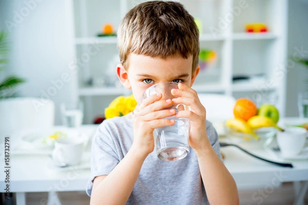 Obraz Child drinks water