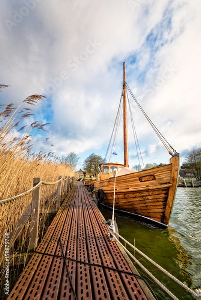 Obraz Zeesenboot (żaglówka) na pomoście