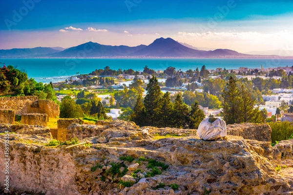 Obraz Widok z Hill Byrsa ze starożytnymi pozostałościami Kartaginy i Krajobrazu. Tunis, Tunezja.