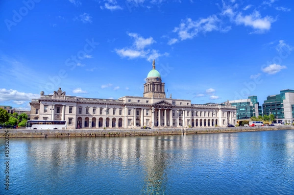 Fototapeta The Custom House across the River Liffey in Dublin, Ireland.