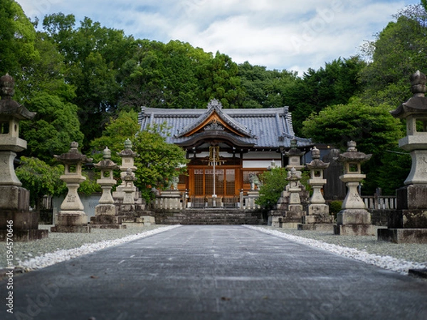 Fototapeta 参道正面から見る八阪神社の社