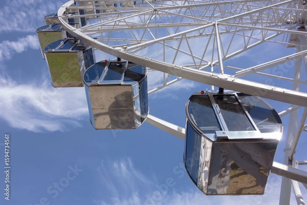 Obraz Summer, city park. Big Ferris wheel with blue sky