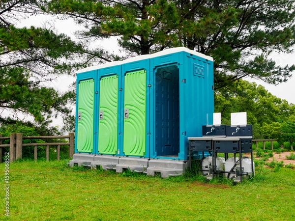 Obraz 公園の仮設トイレ