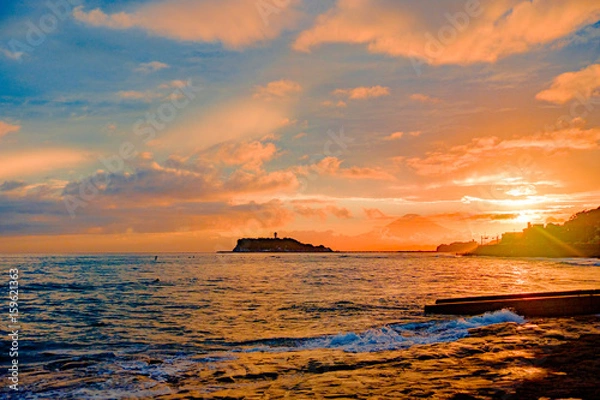 Obraz 稲村ケ崎から江ノ島と富士山の夕日