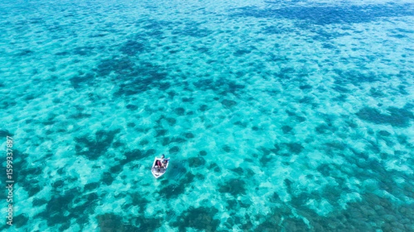 Obraz boating on coral reef 