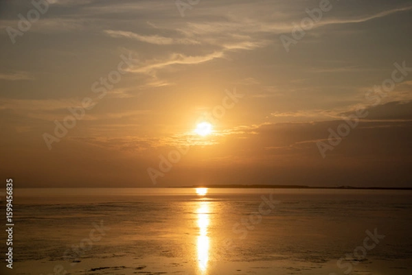 Obraz 美しい湖の静かな夕焼
