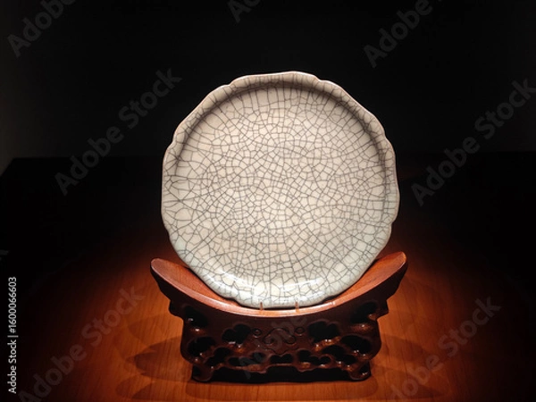 Fototapeta close view to the white porcelain with crackle glaze under the light in the museum for show