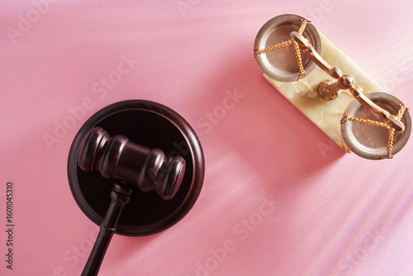 Fototapeta top view of gavel hammer and libra scale against pink background