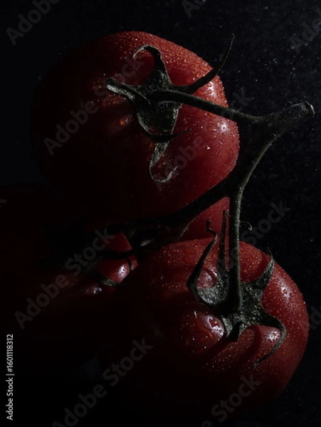 Obraz cherry tomatoes on black 