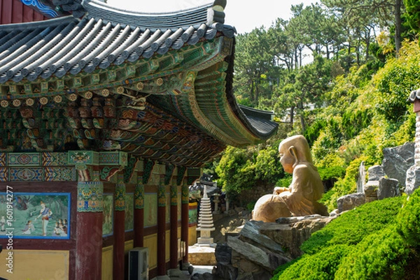 Obraz Buddhist statue in temple