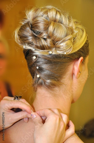 Obraz Vorbereitung der Hochzeitsfrisur