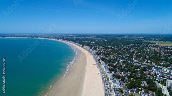 Fototapeta Vue aérienne sur la plage de La Baule en Loire Atlantique, France