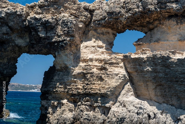Fototapeta The fabulous Blue Lagoon, a stretch of white sand with breathtaking turquoise waters. MALTA