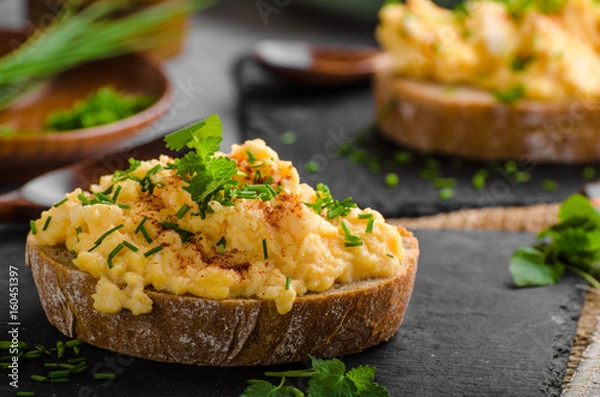 Fototapeta Scrambledd eggs with chive and chilli